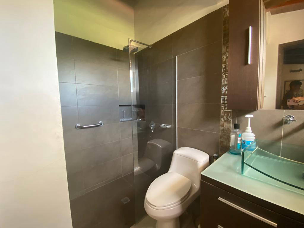 Будинок, 1076 м², 180 000$ — FAKTOR